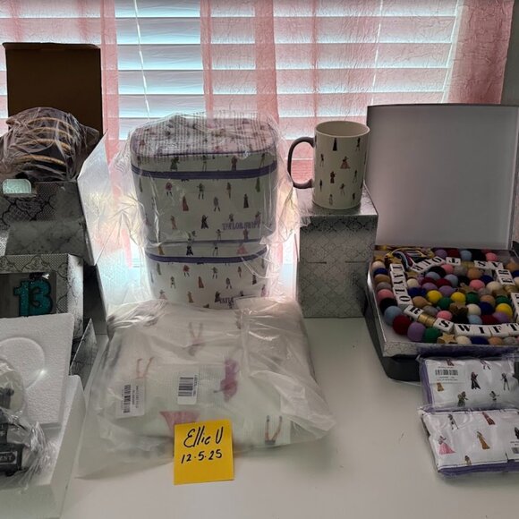 Taylor Swift - The Life Of A Show Girl Vinyl Case - *IN HAND* - *READY TO SHIP* - Picture 6 of 10